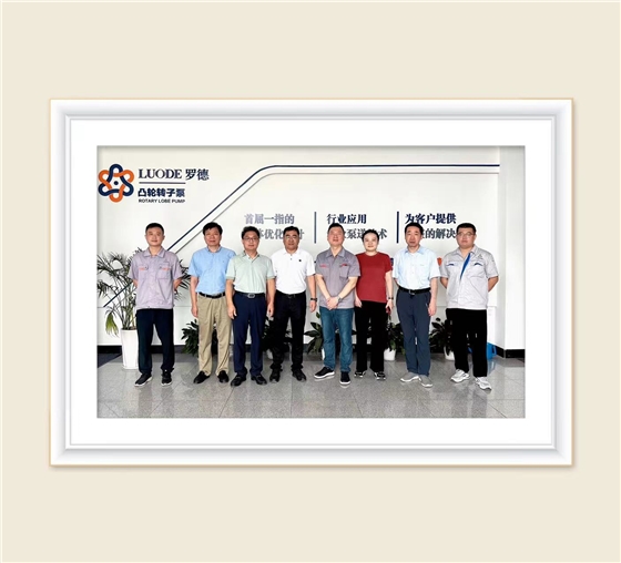 青島科技大學(xué)一行蒞臨公司參觀(guān)指導
