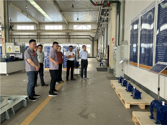 青島科技大學(xué)一行蒞臨公司參觀(guān)指導